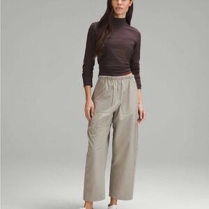Lululemon Light-weight mid-rise Barrel leg cropped pants Riverstone Size 4 BNWT